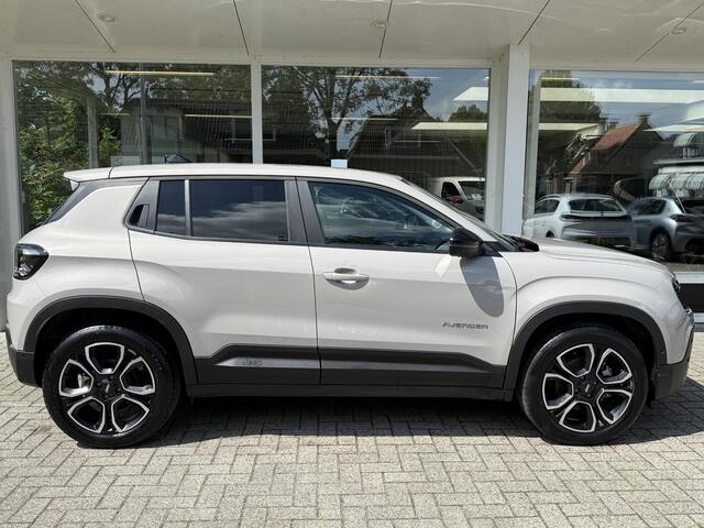 Jeep Avenger Summit 54 kWh | Climate & Adaptive Cruise Control | Achteruitrijcamera | Dodehoek detectie | Applecarplay/Android Auto |