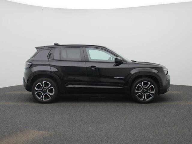 Jeep Avenger 54kWh 1st Edition | Elektr. bed. achterklep | Climate Control / ECC | Licht metalen velgen 18 inch | Cruise control Adaptive | Navigatie | Half lederen bekleding | Stoelverwarming | LED koplampen | Park Distance Control voor en achter | Achteruitrijcamera