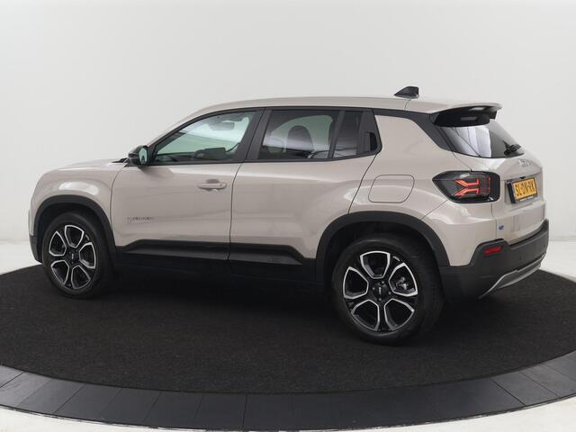 Jeep Avenger Avenger 54 kWh | SOH 97,6% | 3 Fase | Carplay | Adaptive cruise | Camera | Half leer | LM | LED | Climate control | Parkeersensoren