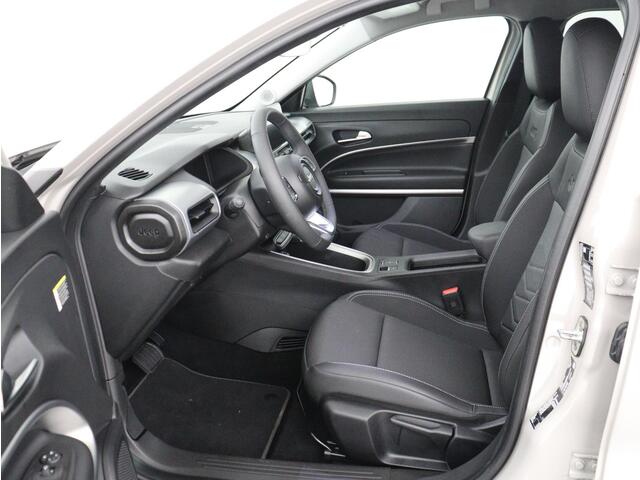 Jeep Avenger Avenger 54 kWh | SOH 97,6% | 3 Fase | Carplay | Adaptive cruise | Camera | Half leer | LM | LED | Climate control | Parkeersensoren