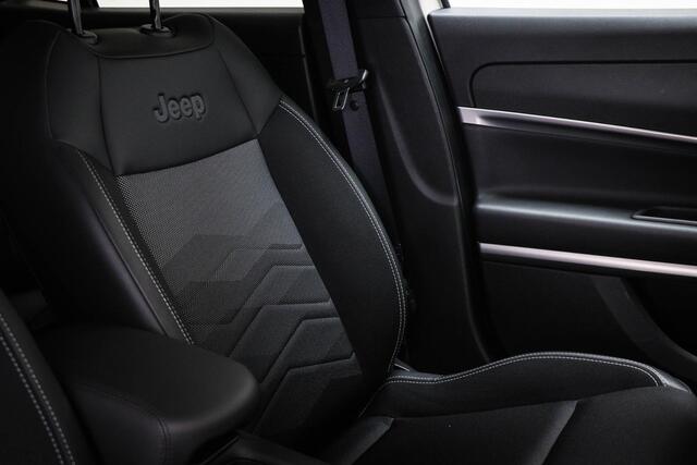 Jeep Avenger Altitude 54 kWh | SFEERVERLICHTING | DRAADLOZE LADER | DAB | APPLE | CAMERA