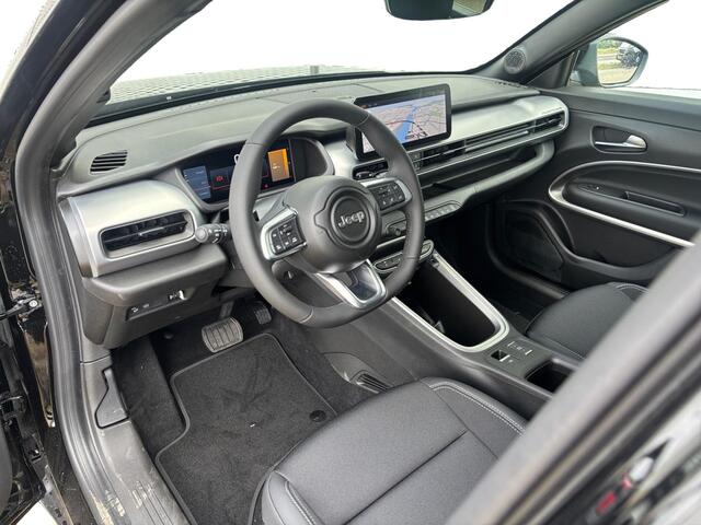 Jeep Avenger Summit 54 kWh | NAVI | CARPLAY | ELEKTR. ACHTERKLEP | WINTER PACK |