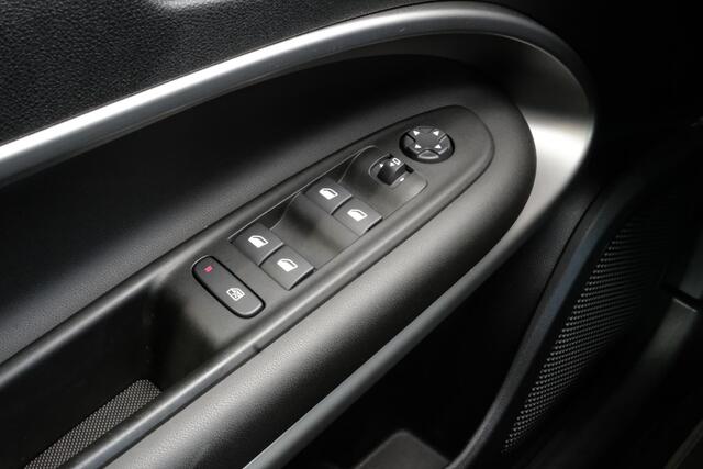Jeep Avenger 1st Edition 54 kWh 165 PK | 54 KWH | CarPlay | Navigatie | LED verlichting | Lichtmetalen velgen | Two - Tone | Elektrische klep |