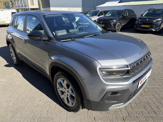 Jeep Avenger 100pk Altitude (Camera - Keyless Entry - Adaptieve Cruise Controle - Elektrische Klep - JBL - LED - 17"incl 4S - Automatische Airco - Navigatie)