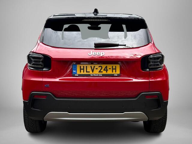 Jeep Avenger Summit 54 kWh | Direct Leverbaar | Warmtepomp | 18'' LM. Velgen | Elektr. Kofferklep | Parkeercamera Achter | Navigatie |