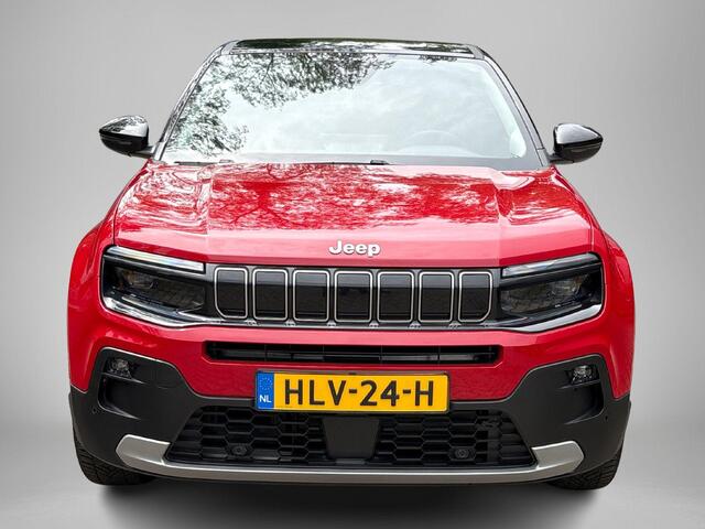 Jeep Avenger Summit 54 kWh | Direct Leverbaar | Warmtepomp | 18'' LM. Velgen | Elektr. Kofferklep | Parkeercamera Achter | Navigatie |