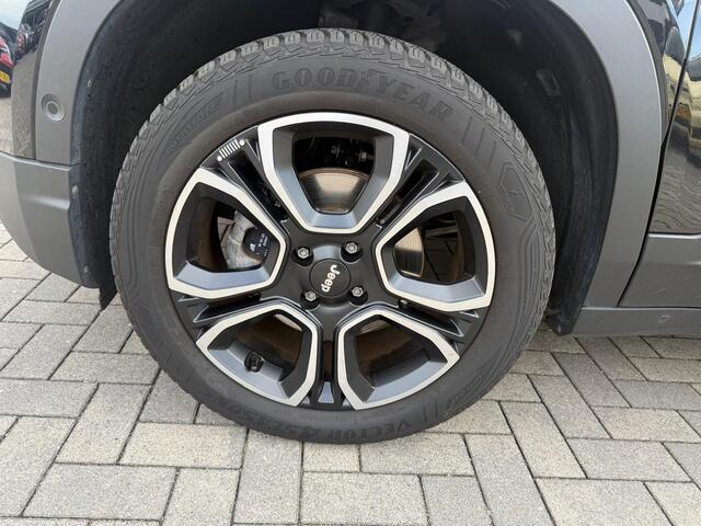 Jeep Avenger 1.2 e-Hybrid Summit
