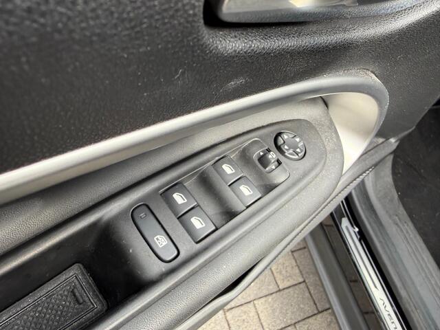 Jeep Avenger 1.2 e-Hybrid Summit