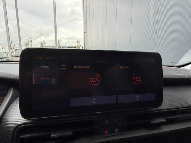 Jeep Avenger 1.2 Altitude | Winterpakket | Camera | Apple/Android CarPlay | JBL audio | Electrische kofferklep | Meer foto's volgen!