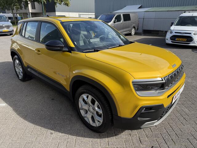 Jeep Avenger 100pk Altitude (Camera - Keyless Entry - Adaptieve Cruise Controle - Elektrische Klep - JBL - LED - 17"incl 4S - Automatische Airco - Navigatie)