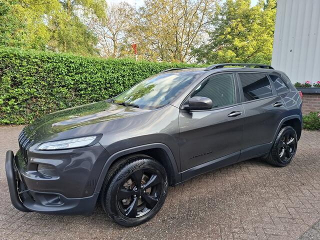Jeep CHEROKEE VAN 2.2 GRIJS KENTEKEN LEER/XENON/NAVI/PDC 200PK