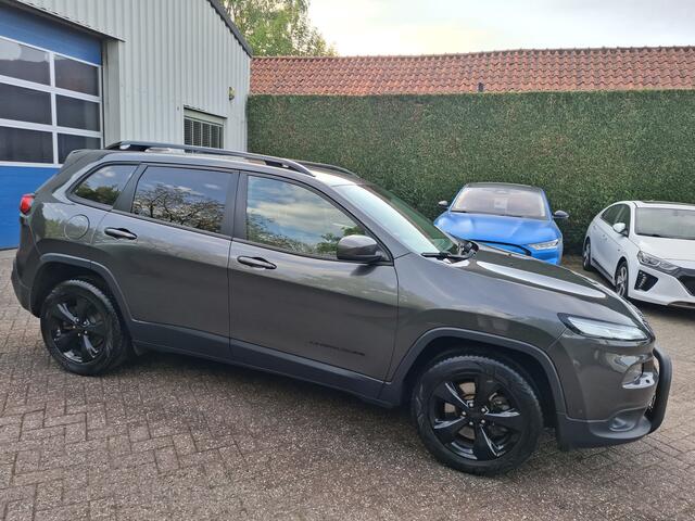 Jeep CHEROKEE VAN 2.2 GRIJS KENTEKEN LEER/XENON/NAVI/PDC 200PK