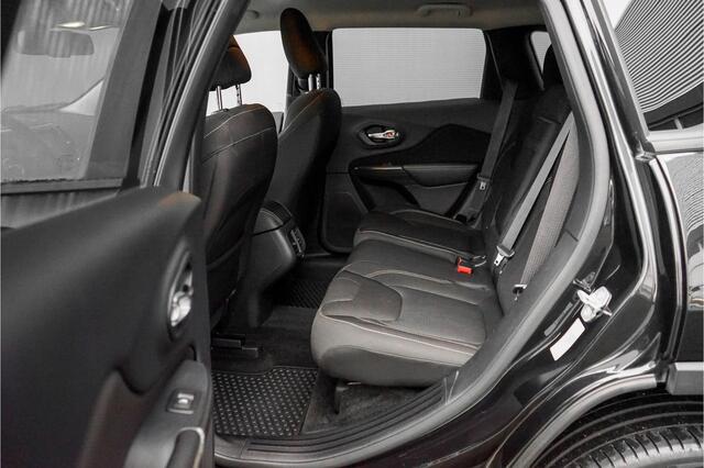 Jeep CHEROKEE 2.2 Limited 200PK 4WD Automaat Xenon 18"