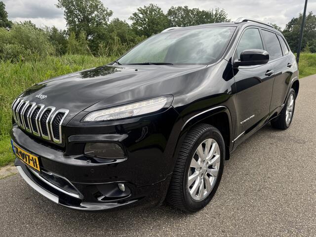 Jeep CHEROKEE 2.2 Overland Vol Opties!! Weinig Km !!