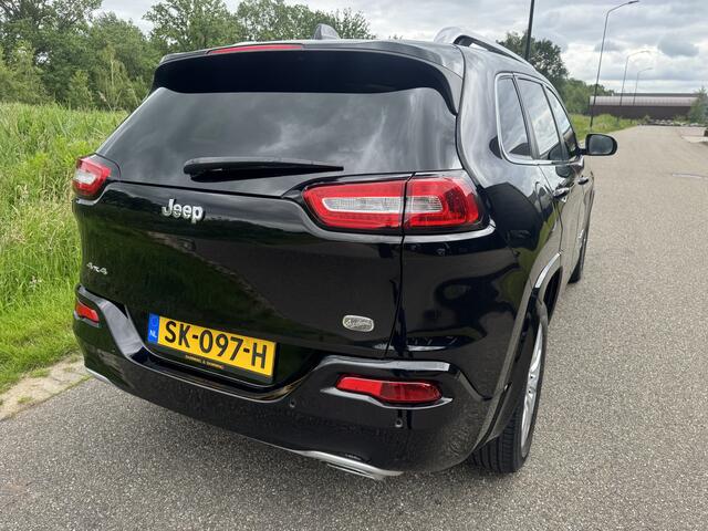 Jeep CHEROKEE 2.2 Overland Vol Opties!! Weinig Km !!