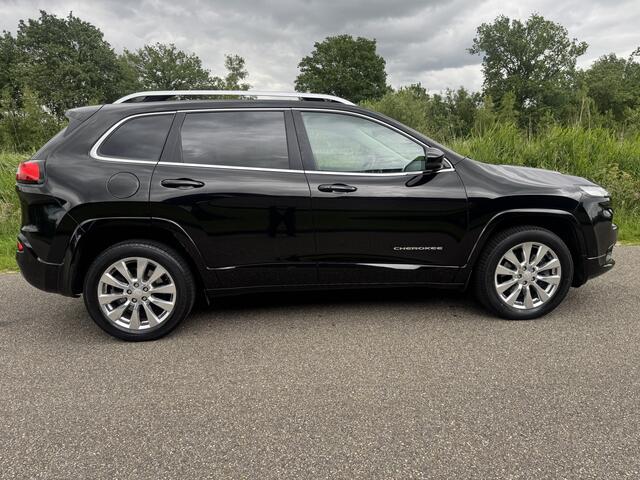Jeep CHEROKEE 2.2 Overland Vol Opties!! Weinig Km !!