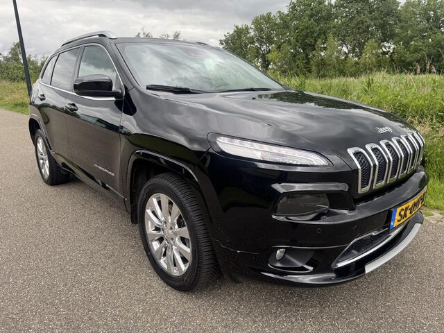Jeep CHEROKEE 2.2 Overland Vol Opties!! Weinig Km !!