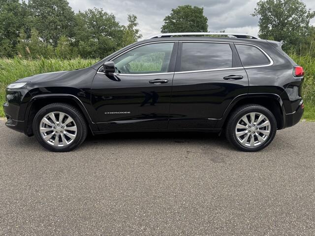 Jeep CHEROKEE 2.2 Overland Vol Opties!! Weinig Km !!