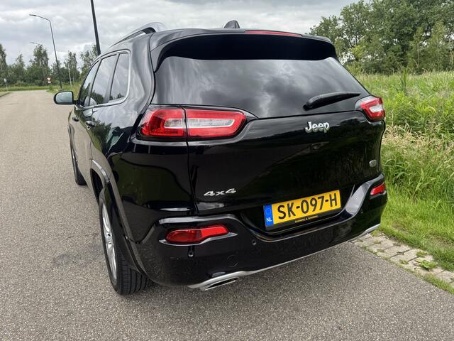 Jeep CHEROKEE 2.2 Overland Vol Opties!! Weinig Km !!