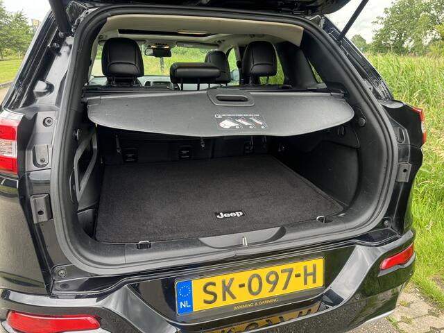 Jeep CHEROKEE 2.2 Overland Vol Opties!! Weinig Km !!