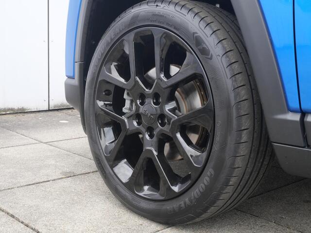 Jeep COMPASS 1.3T Night Eagle Liberty Edition | Trekhaak | Clima | Navi | Carplay | Camera | PDC | 19"