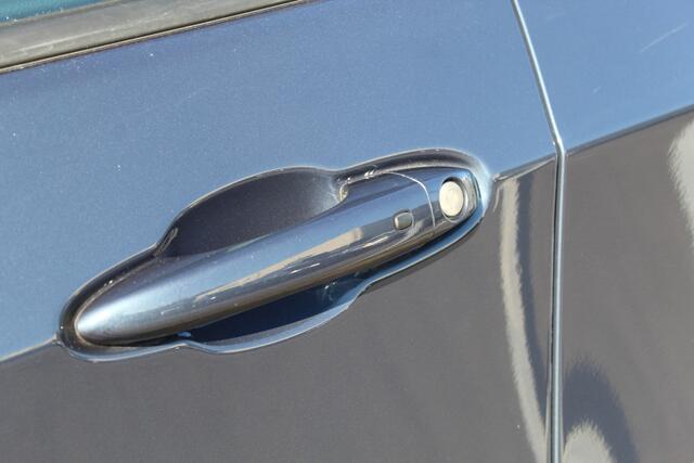 Jeep COMPASS 4xe 190 Plug-in Hybrid Electric Limited Lease Ed. AUTOMAAT/\Panoramadak/Adaptive cruise control/Lane assist/Navigatie/Achteruitrijcamera/Climate control/Elektrisch sluitende achterklep/Keyless/19'' Lichtmetalen velgen/LED koplampen.