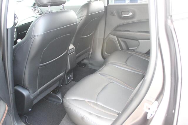 Jeep COMPASS 1.4 140PK MultiAir LIMITED | AFNEEMBARE TREKHAAK | ELEKTRISCH BEDIENBARE STOELEN MET GEHEUGENFUNCTIE | LEDEREN BEKLEDING | NAVIGATIE | KEYLESS ENTRY/START | CRUISE CONTROL | DAB+ RADIO | ACHTERUITRIJ CAMERA | DODEHOEK DETECTIE | BEATS AUDIO SYSTEM | CLIMA