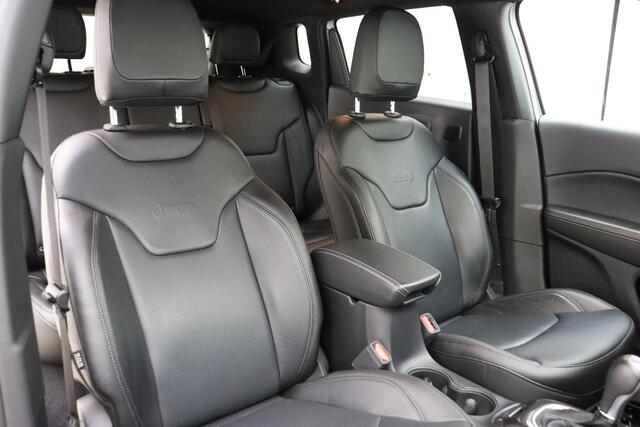 Jeep COMPASS 1.3T S Automaat | Navigatie | Camera | Lederen bekleding | Parkeersensoren voor en achter | Stoel & Stuurverwarming | Zwart dak | Keyless | Lichtmetalen velgen