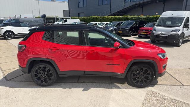 Jeep COMPASS 1.3T Night Eagle Liberty Edition NET BINNEN 1750 KG trekgewicht