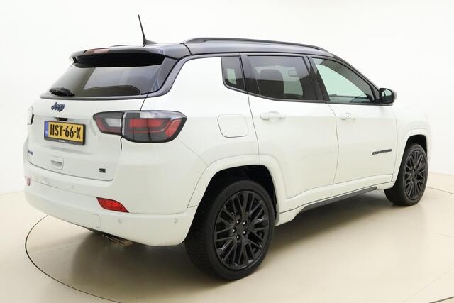 Jeep COMPASS 4xe 240 Plug-in Hybrid Electric S Automaat | Navigatie | Lederen bekleding | Camera | Keyless | Zwart dak | Dakrails | Lichtmetalen velgen black | Climate control