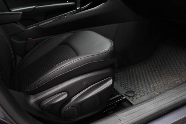 Jeep COMPASS 4xe 190 Plug-in Hybrid Electric Night Eagle | BUSINESS / WINTER- PACK | STUURVERWARMING | DAB | APPLE | CAMERA