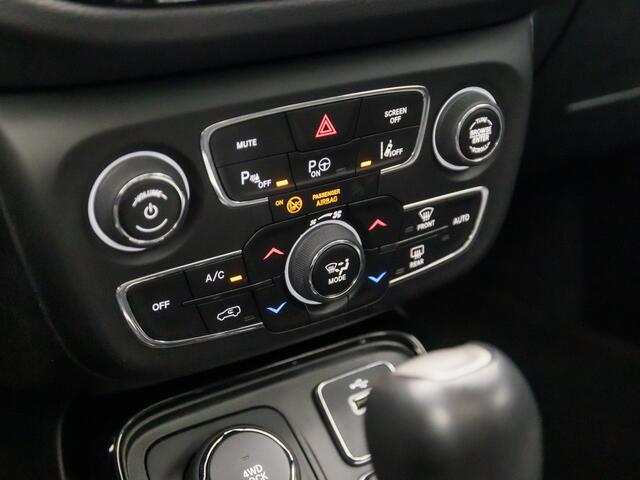 Jeep COMPASS 1.4 MultiAir Limited 4x4 170Pk Automaat (SCHUIFDAK, GROOT NAVI, APPLE CARPLAY, STUUR/STOELVERWARMING, CAMERA, LEDER, KEYLESS, SPORTSTOELEN, CRUISE, GETINT GLAS, NIEUWE APK, NIEUWSTAAT)