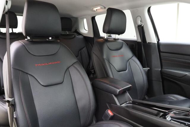 Jeep COMPASS 4xe 240 Plug-in Hybrid Electric Trailhawk | Lederen bekleding | Navigatie | Camera | Trekhaak | Lichtmetalen velgen | Extra getint glas | Dakrails