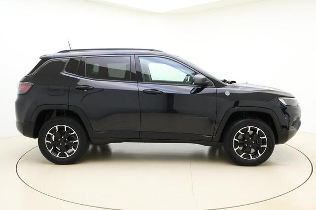 Jeep COMPASS 4xe 240 Plug-in Hybrid Electric Trailhawk | Lederen bekleding | Navigatie | Camera | Trekhaak | Lichtmetalen velgen | Extra getint glas | Dakrails