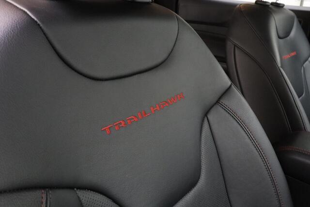 Jeep COMPASS 4xe 240 Plug-in Hybrid Electric Trailhawk | Lederen bekleding | Navigatie | Camera | Trekhaak | Lichtmetalen velgen | Extra getint glas | Dakrails