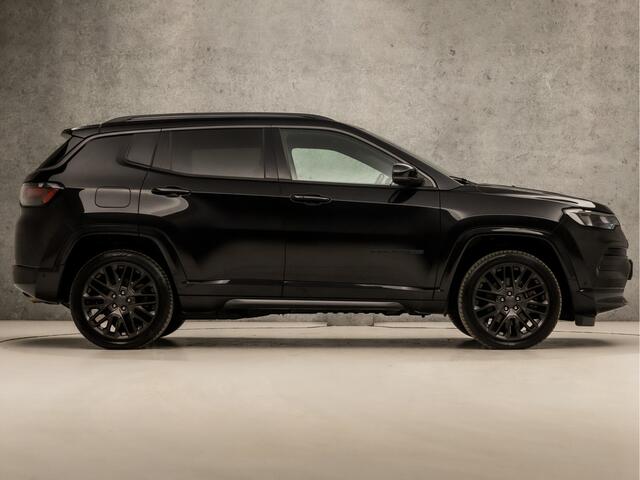 Jeep COMPASS 4xe 240 Plug-in Hybrid Electric S Black Sport 240Pk Automaat (VIRTUAL COCKPIT, APPLE CARPLAY, GROOT NAVI, LEDER, MEMORY SEATS, STUUR/STOELVERWARMING, ADAPTIVE CRUISE, CAMERA, GETINT GLAS, NIEUWE APK, NIEUWSTAAT)