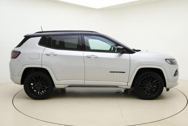Jeep COMPASS 4xe 240 Plug-in Hybrid Electric S Automaat | Navigatie | Lederen bekleding | Camera | Keyless | Zwart dak | Lichtmetalen velgen black | Extra getint glas