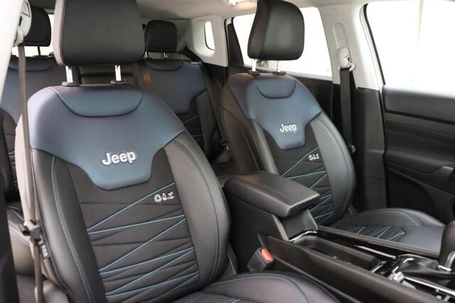 Jeep COMPASS 4xe 240 Plug-in Hybrid Electric S Automaat | Navigatie | Lederen bekleding | Camera | Keyless | Zwart dak | Dakrails | Lichtmetalen velgen black | Climate control