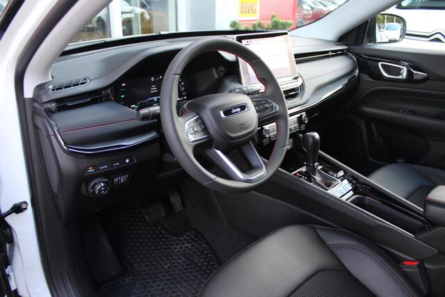 Jeep COMPASS 4xe 240PK PHEV TRAILHAWK AUTOMAAT | NAVIGATIE | ACHTERUIRIJ CAMERA | DRAADLOOS APPLE CARPLAY / ANDROID AUTO | DIGITALE COCKPIT | LED KOPLAMPEN / ACHTERLICHTEN | LED MIST LAMPEN | 17" OFF-ROAD LICHTMETALEN VELGEN | ALL SEASON BANDEN | DRAADLOOS LADEN | AD