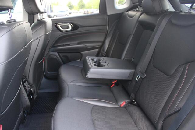 Jeep COMPASS 4xe 240PK PHEV TRAILHAWK AUTOMAAT | NAVIGATIE | ACHTERUIRIJ CAMERA | DRAADLOOS APPLE CARPLAY / ANDROID AUTO | DIGITALE COCKPIT | LED KOPLAMPEN / ACHTERLICHTEN | LED MIST LAMPEN | 17" OFF-ROAD LICHTMETALEN VELGEN | ALL SEASON BANDEN | DRAADLOOS LADEN | AD