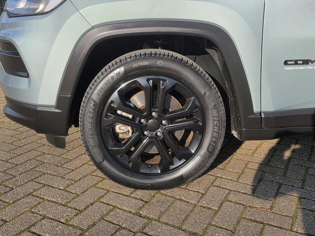 Jeep COMPASS 4xe 240 Plug-in Hybrid Electric Upland | PDC + Camera| Navigatie | LM Velgen | ECC |