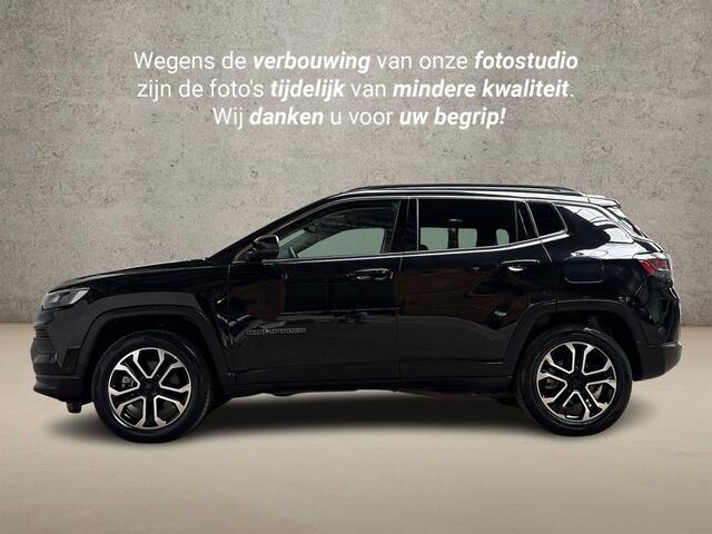 Jeep COMPASS 4xe 190 Plug-in Hybrid Electric Night Eagle 190Pk Automaat (VIRTUAL COCKPIT, APPLE CARPLAY, GROOT NAVI, KEYLESS, CAMERA, LEDER, SPORTSTOELEN, ADAPTIVE CRUISE, GETINT GLAS, NIEUWSTAAT)