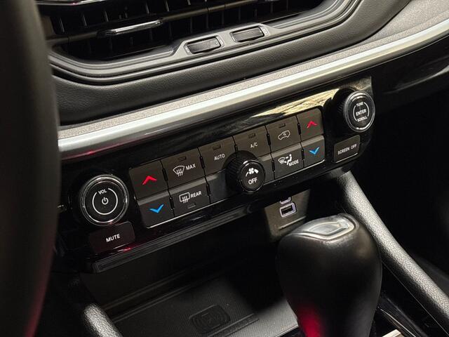 Jeep COMPASS 4xe 190 Plug-in Hybrid Electric Night Eagle 190Pk Automaat (VIRTUAL COCKPIT, APPLE CARPLAY, GROOT NAVI, KEYLESS, CAMERA, LEDER, SPORTSTOELEN, ADAPTIVE CRUISE, GETINT GLAS, NIEUWSTAAT)