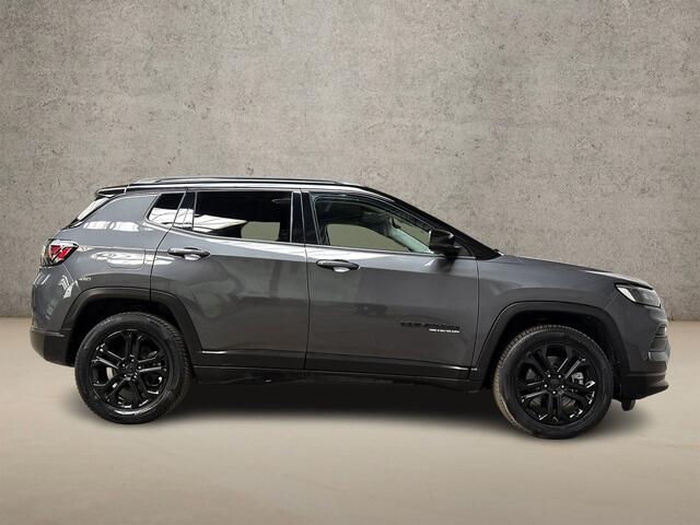 Jeep COMPASS 4xe 240 Plug-in Hybrid Electric Sport 240Pk Automaat (VIRTUAL COCKPIT, APPLE CARPLAY, GROOT NAVI, CAMERA, LEDER, SPORTSTOELEN, KEYLESS, GETINT GLAS, ADAPTIVE CRUISE, NIEUWSTAAT)