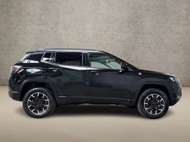 Jeep COMPASS 4xe 240 Plug-in Hybrid Electric Trailhawk 240Pk Automaat (PANORAMADAK, VIRTUAL COCKPIT, APPLE CARPLAY, GROOT NAVI, CAMERA, SPORTSTOELEN, LEDER, ADAPTIVE CRUISE, NIEUWSTAAT)