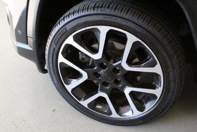 Jeep COMPASS 1.3T Limited | NAVIGATIE | PDC-V/A | CAMERA | CLIMA | CRUISE | CARPLAY | KEYLESS | LMV |