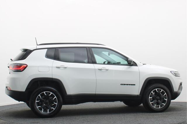 Jeep COMPASS 4xe 240 Plug-in Hybrid Electric Trailhawk Panoramadak, Leer, Camera, ACC, Apple Carplay, Keyless