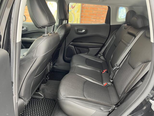 Jeep COMPASS 1.3T Limited Automaat | Stuur-en stoelverwarming | Achteruitrijcamera | Parkeersensoren voor + achter | Navigatie |