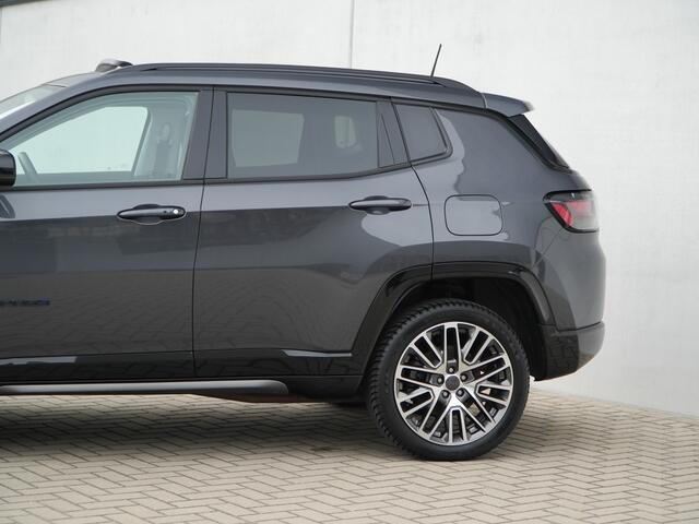 Jeep COMPASS 4xe 240 PK Hybride Summit | Pano | Premium | LED | Winter | 19"