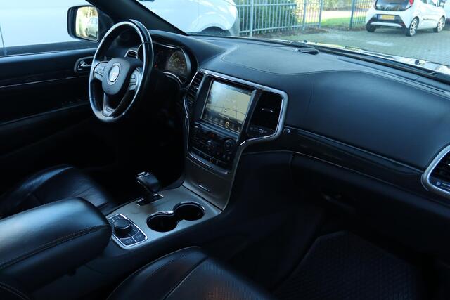 Jeep GRAND CHEROKEE 3.0 CRD AUT. LIMITED 4X4 GRIJS KENTEKEN *MARGE* | PANO | TREKHAAK | LEDER | NAVI | KEY-LESS | ACC | CAMERA